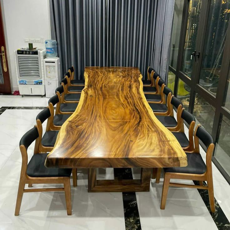 MEJA MAKAN SOLID TREMBESI