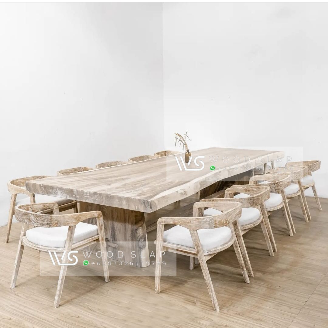 MEJA MAKAN KAYU UTUH